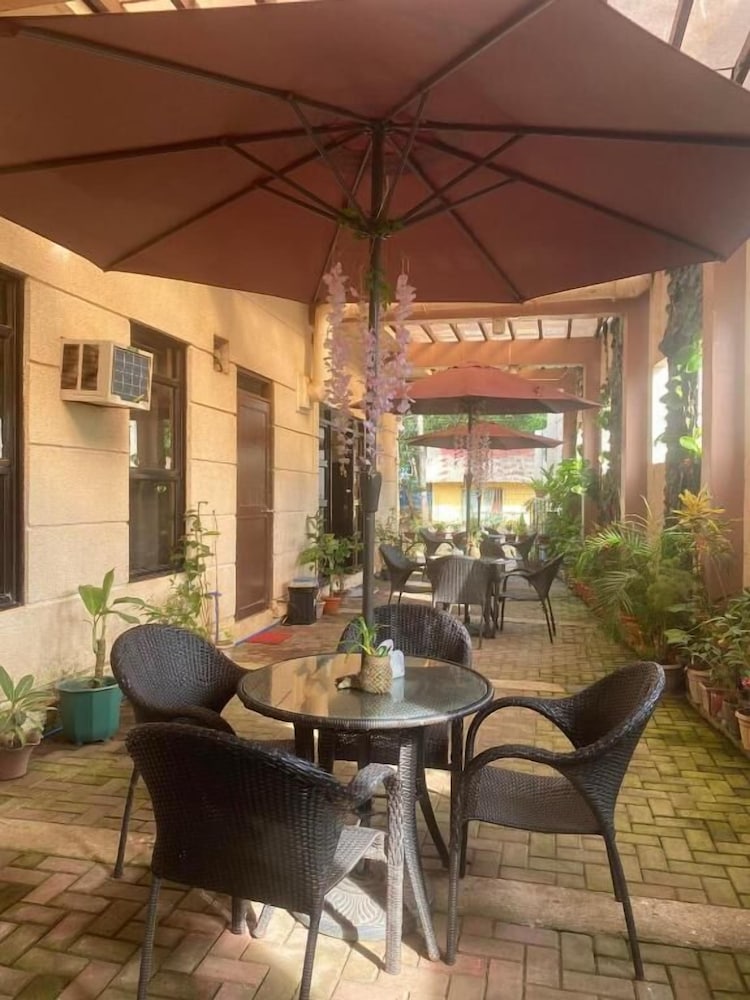 Coron Visitors Hotel 49/69