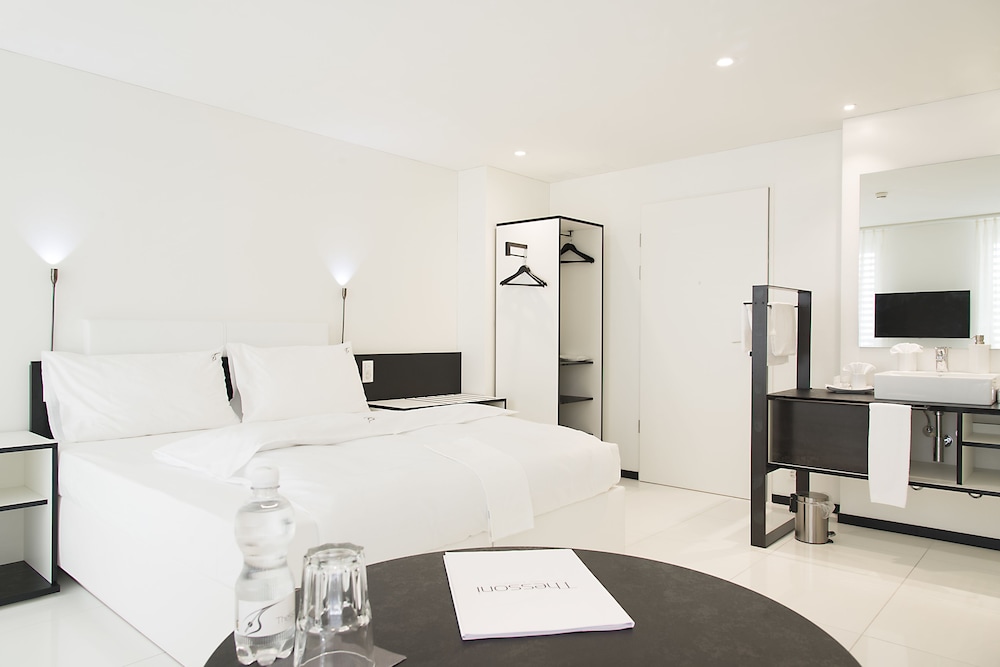 THESSONI HOME ZURICH 8/48