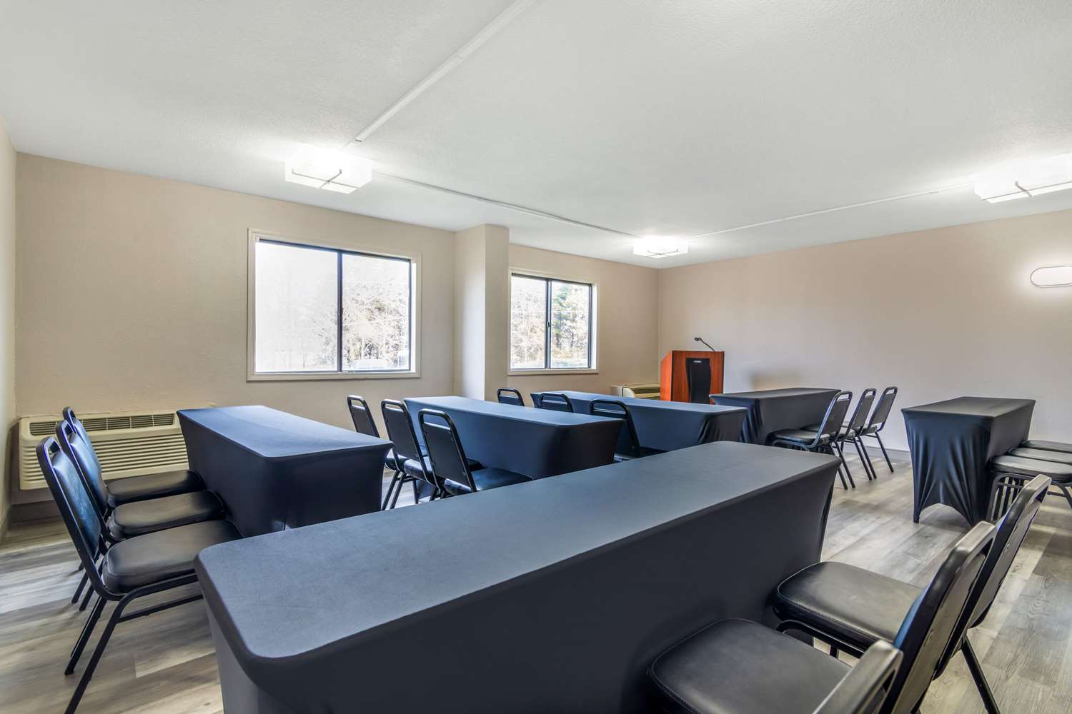 Country Inn and Suites By Radisson Atlanta Airport South GA 34/43