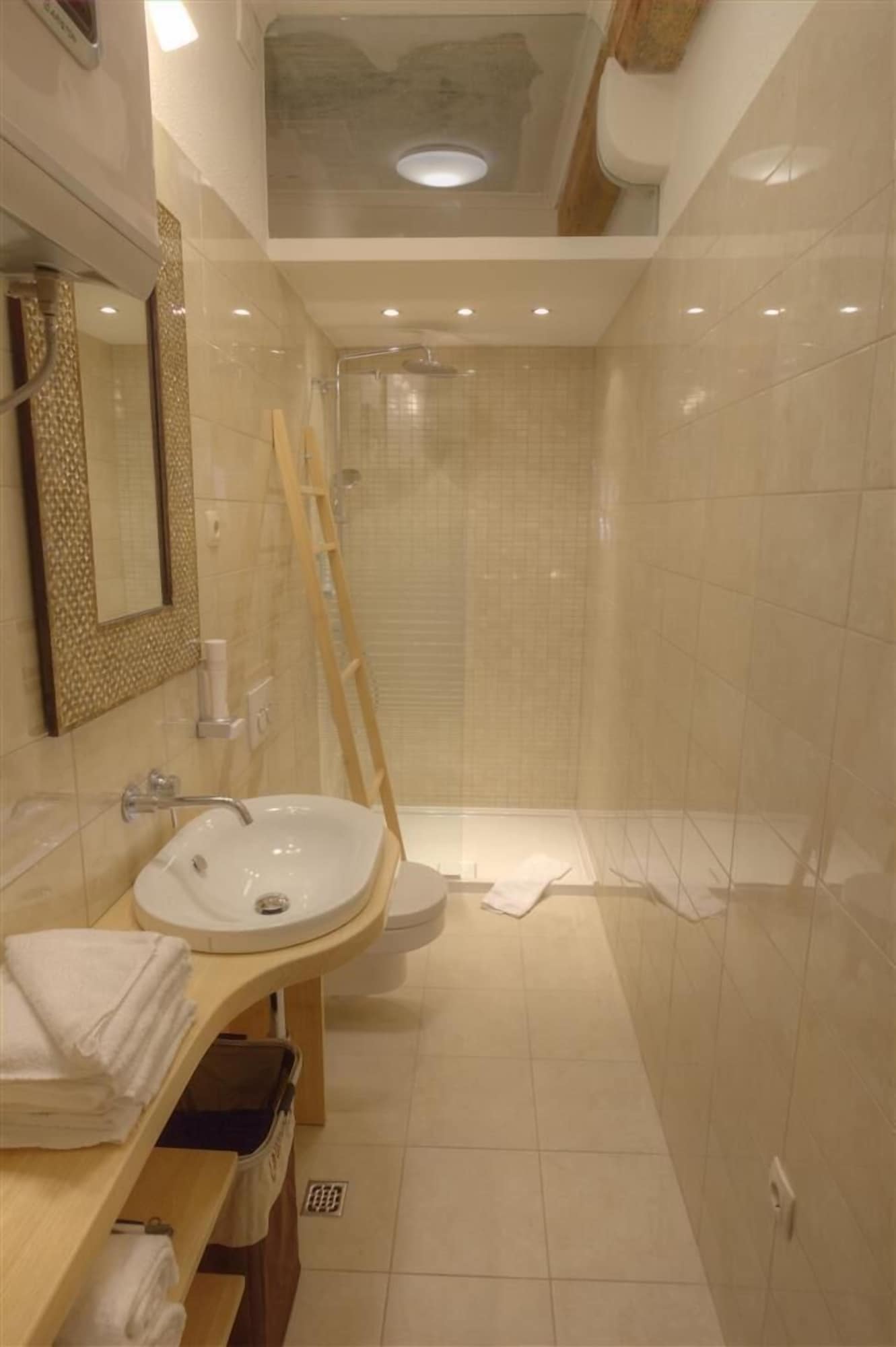 شقة ديلوكس بسرير كينج وسرير كوين بإطلالة على المدينة بغرفتي نوم مع أريكة بمطبخ، Central Apartments - Integrated Hotel 4/6