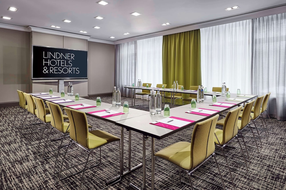 Lindner Hotel City Plaza Formerly Renaissance Cologne Hotel 66/75