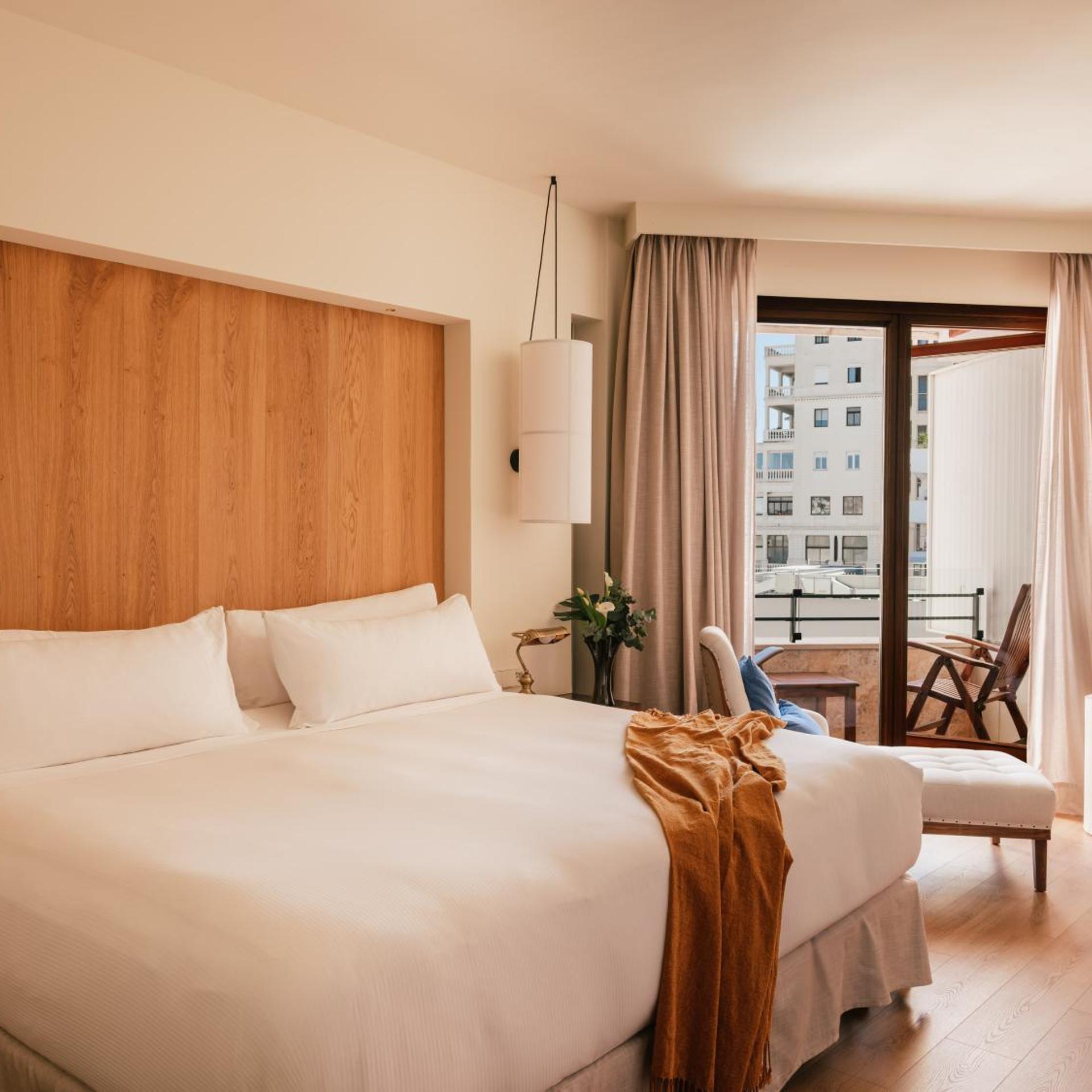 Premier, Double Bed, Cathedral View