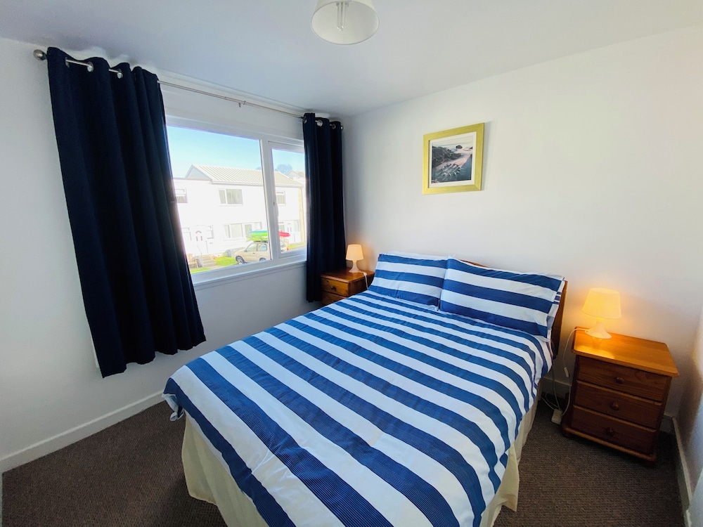 Freshwater Bay Holiday Cottages 26/50