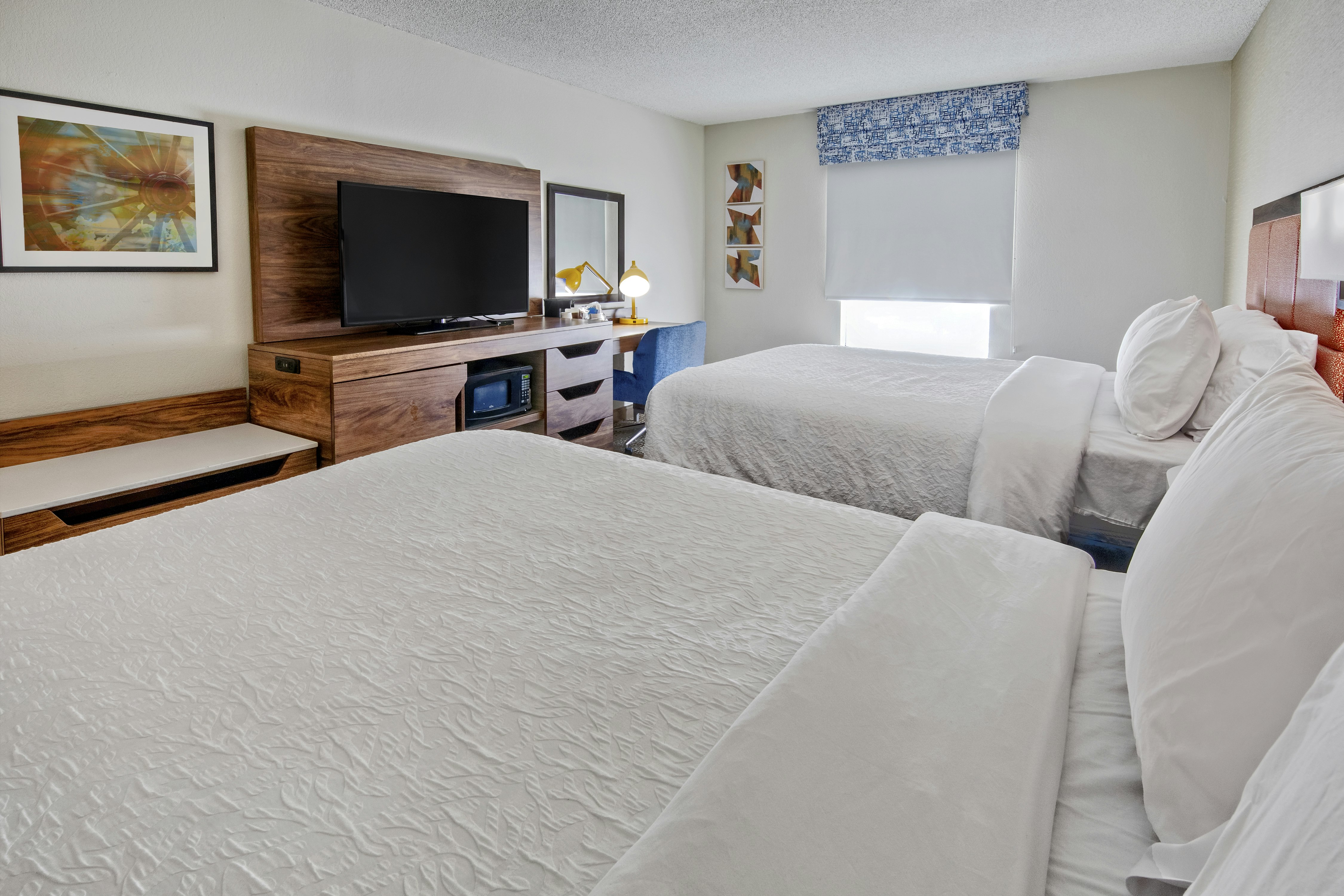 غرفة بسريرين كوين لذوي الإعاقة