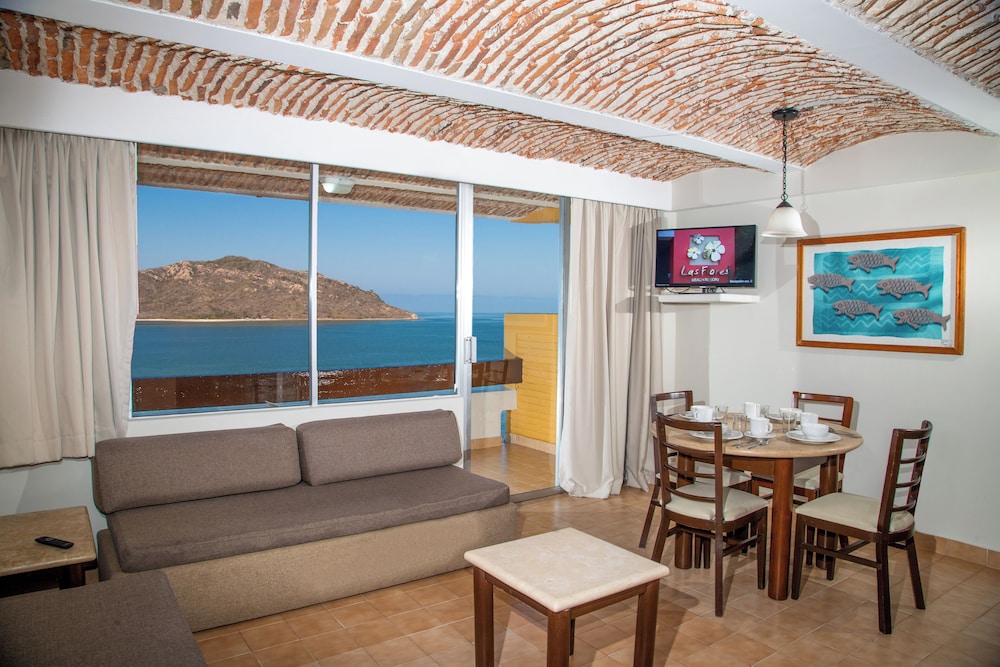 Suites Las Flores Beach Mazatlan 24/50