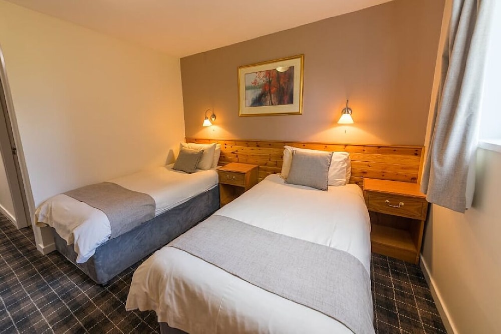 CASTLETOWN HOTEL 25/40