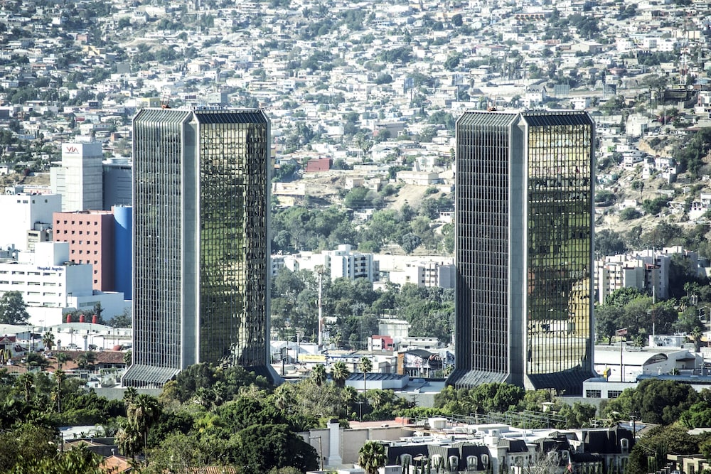 Grand Hotel Tijuana 2/77