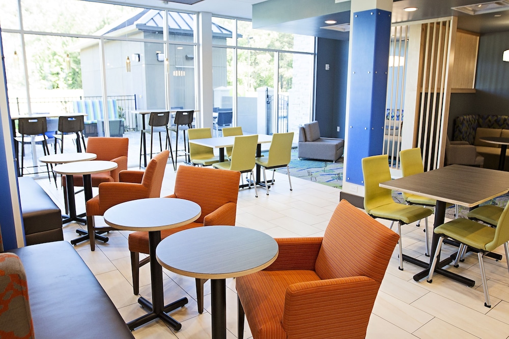 Holiday Inn Express Suites Greenwood Mall 58/67