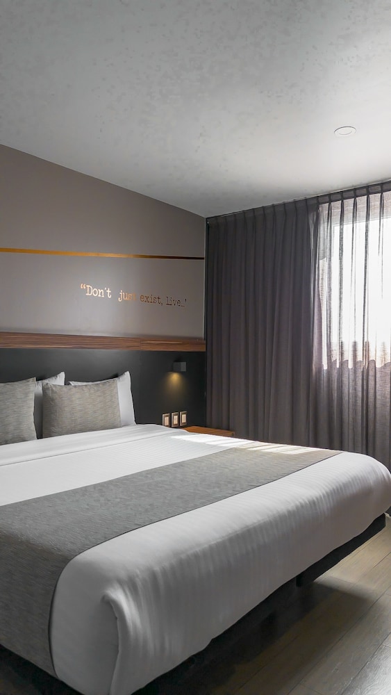 STANDARD, KING BED