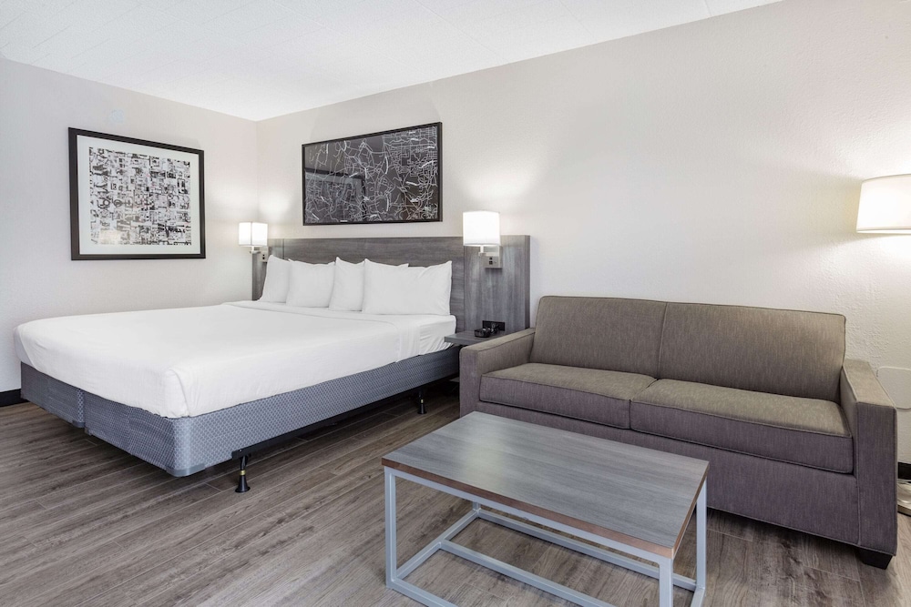 Ramada by Wyndham Hartford North / Bradley Airport 8/48