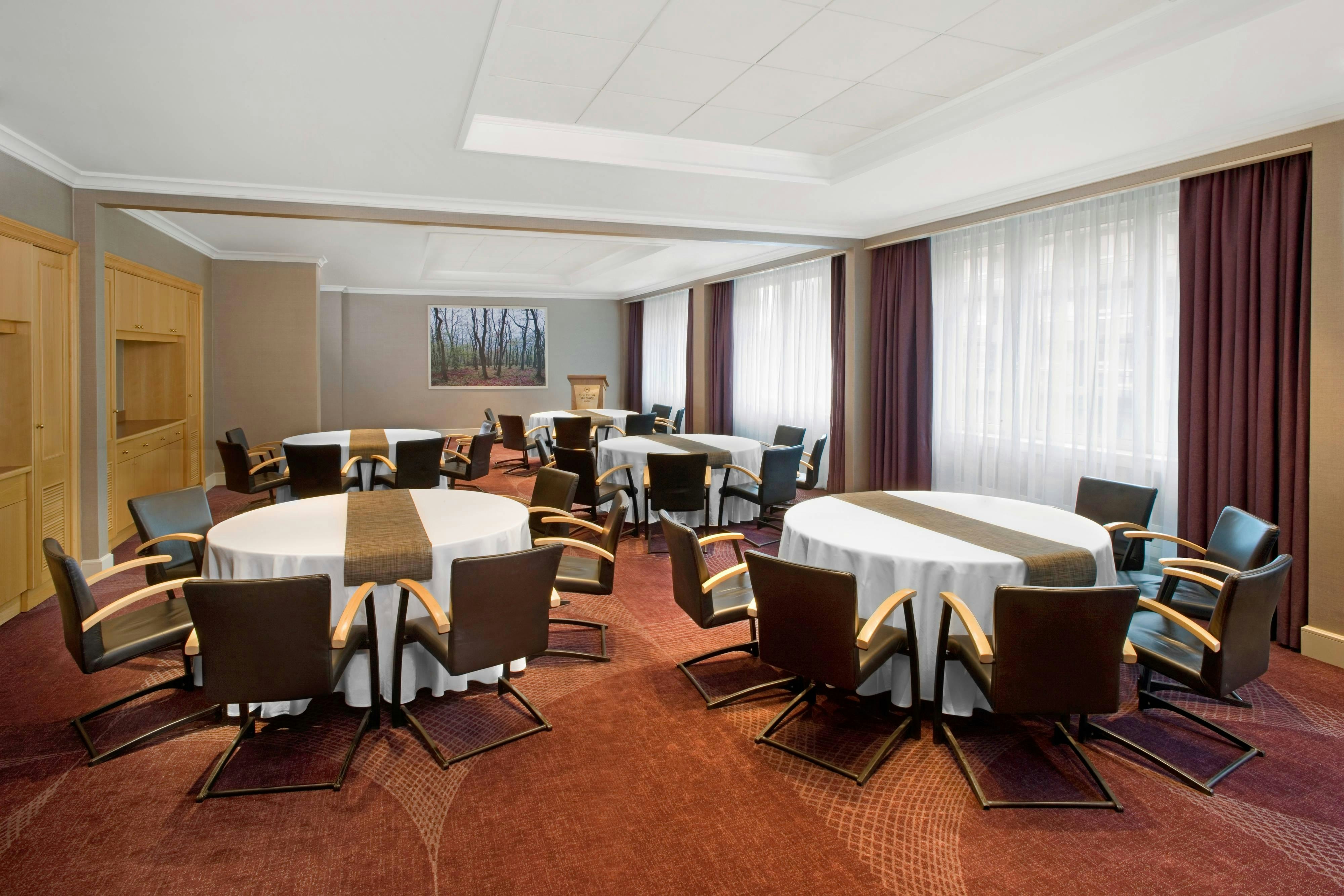 Sheraton Grand Warsaw 61/67