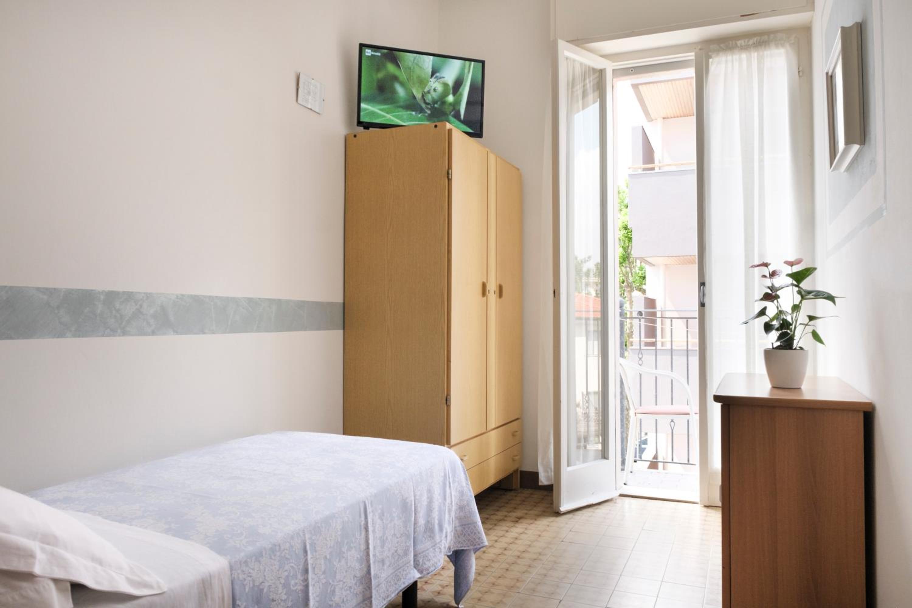 Hotel Cheri 15/48