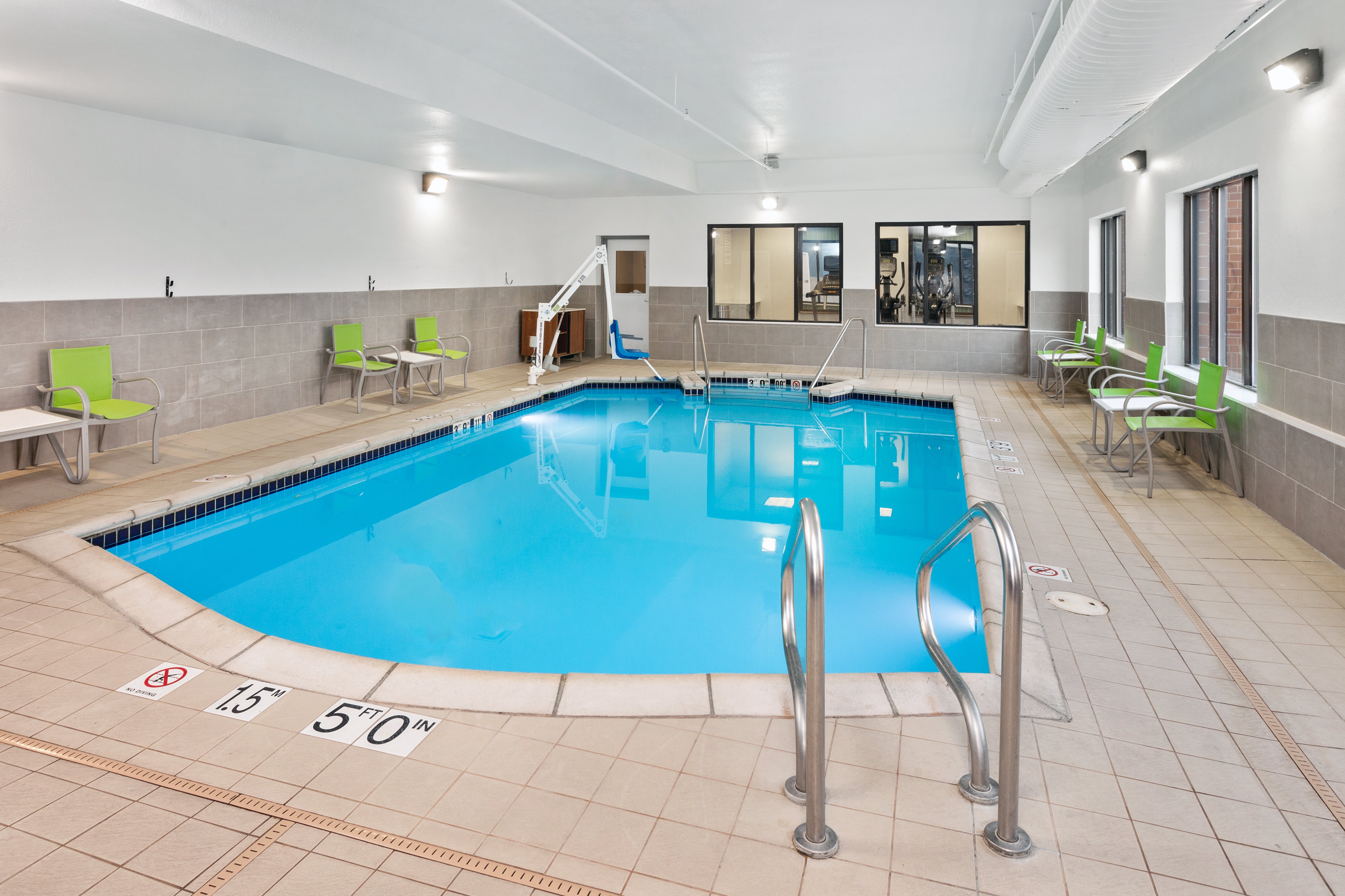 Holiday Inn Express Hotel And Suites Chicago Arpt Area West Ohare 30/46