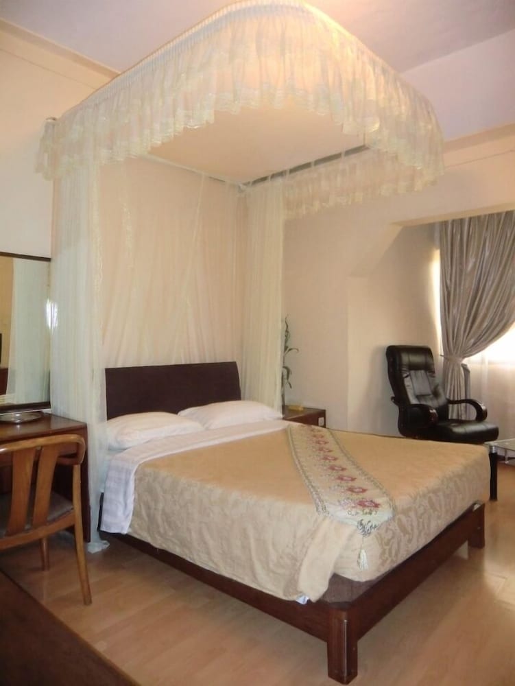 Fang Fang Hotel 12/50