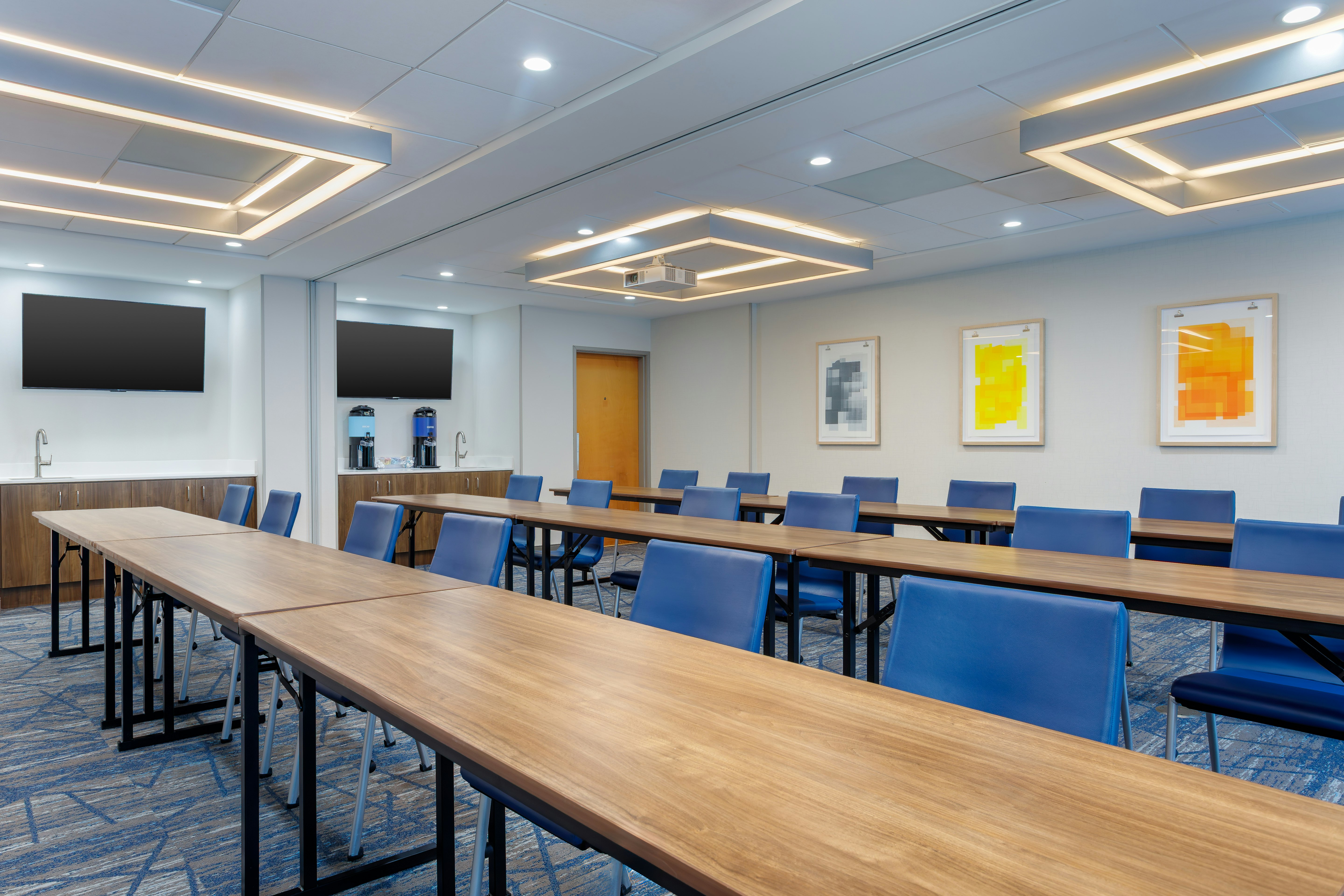 Holiday Inn Express Hotel And Suites Lancaster 66/72