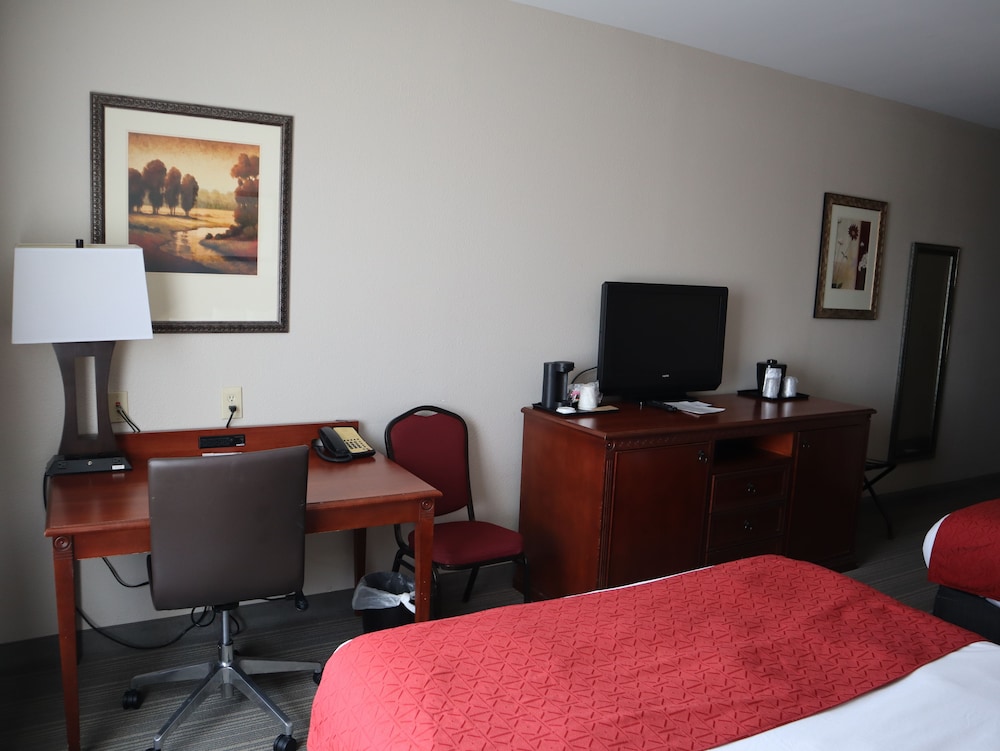 Country Inn & Suites By Radisson, Emporia, VA 36/37