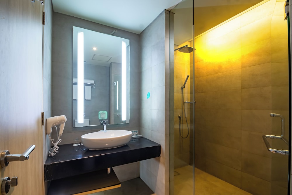 Hotel Ayola Lippo Cikarang 60/60