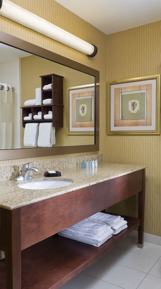 Hampton Inn Ontario/Mansfield 13/27
