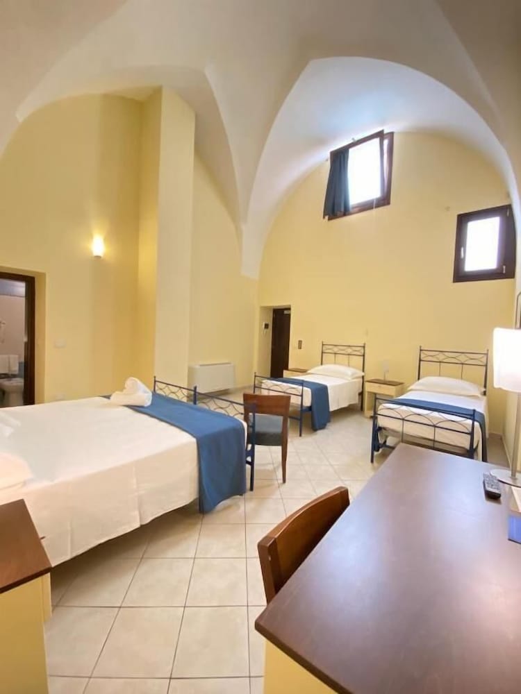 غرفة رباعية بسرير مزدوج وسريرين منفصلين، Hotel Al Pescatore 2/5