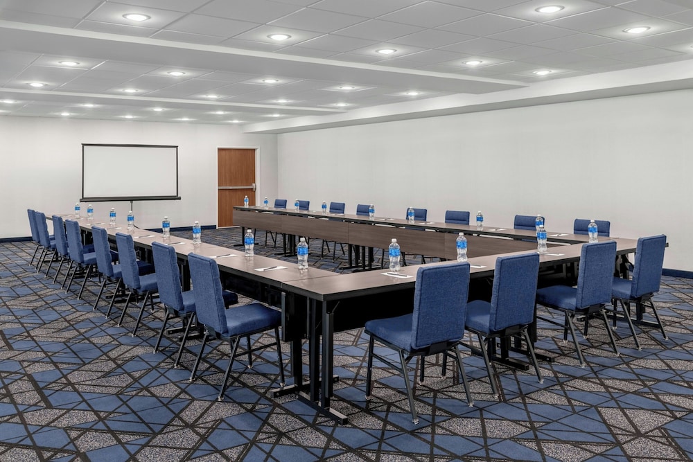 Courtyard By Marriott Sherman 32/45