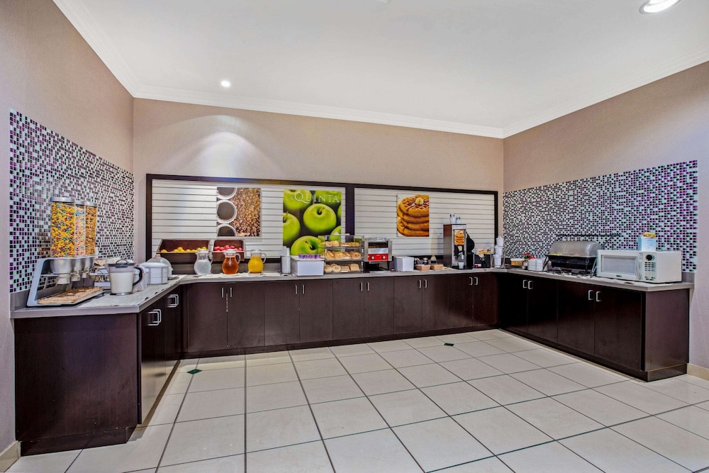 La Quinta Inn & Suites by Wyndham Modesto Salida 11/46