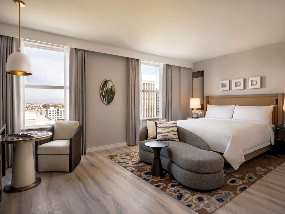 DELUXE, KING BED, CITY VIEW, ACCESSIBLE