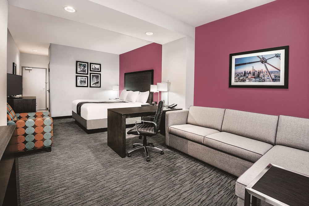 La Quinta Inn & Suites by Wyndham Dallas Grand Prairie North 28/42