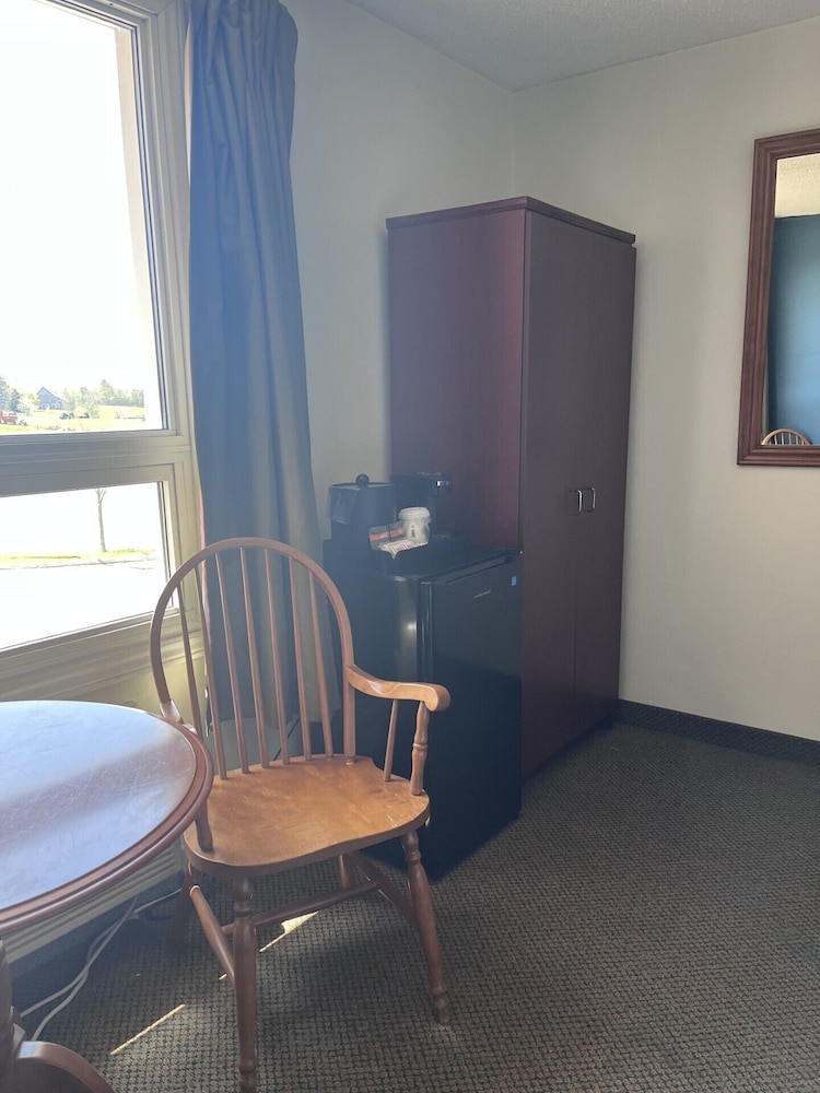 Travelodge by Wyndham Amherst 22/48
