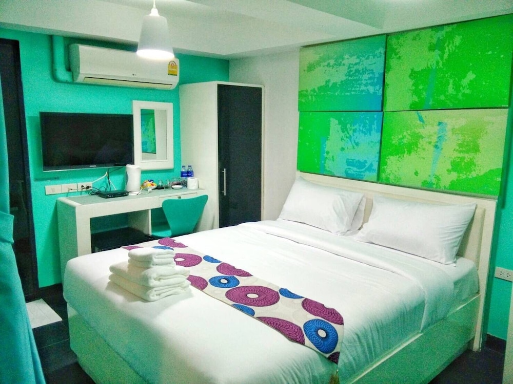 S30 Hotel 33/44