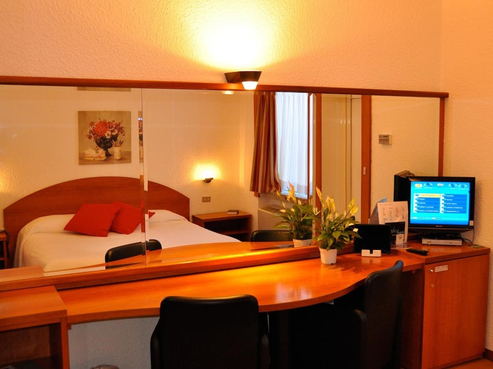 Golf Hotel 26/45