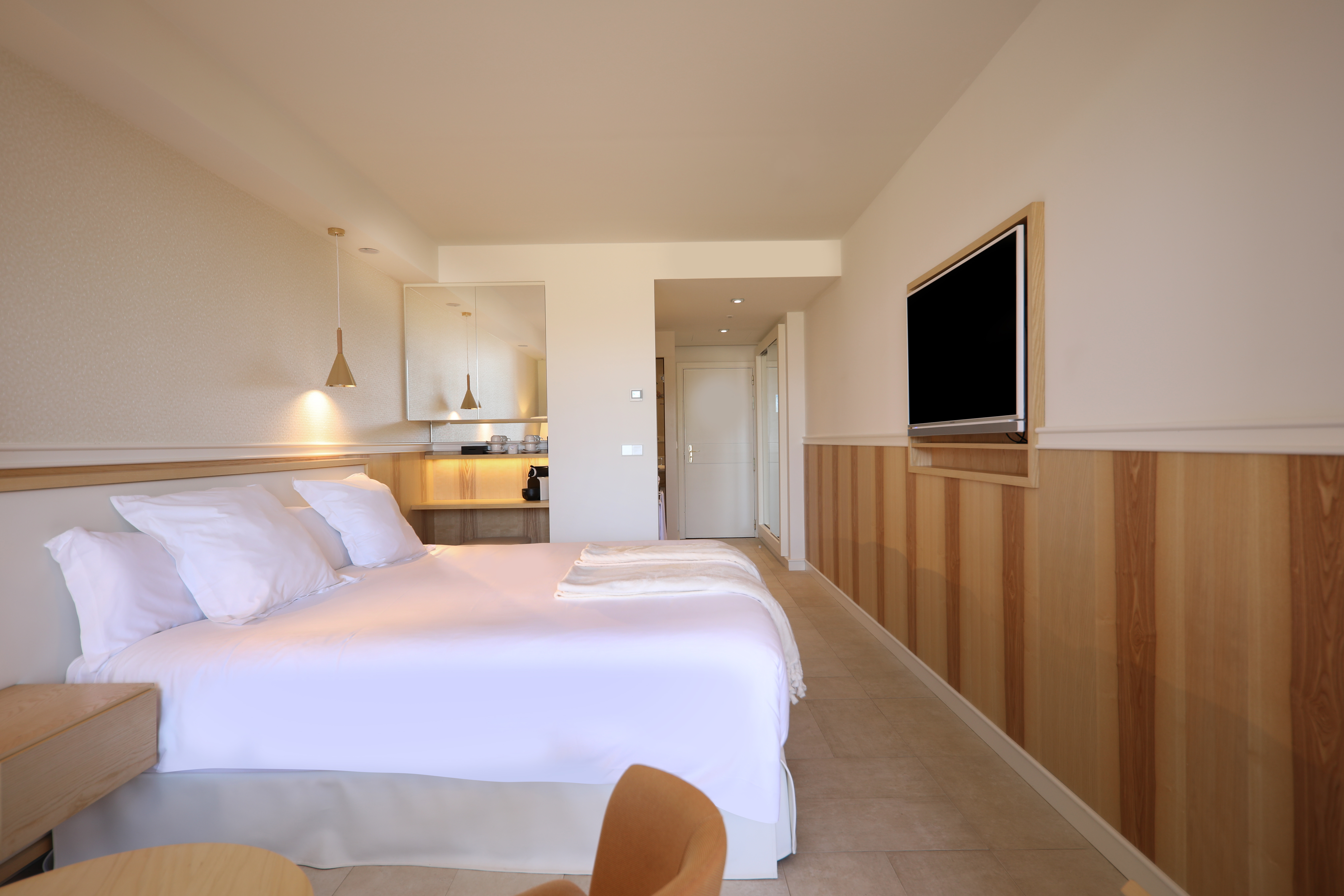 Room, Double or Twin Bed, Lateral Side Sea View
