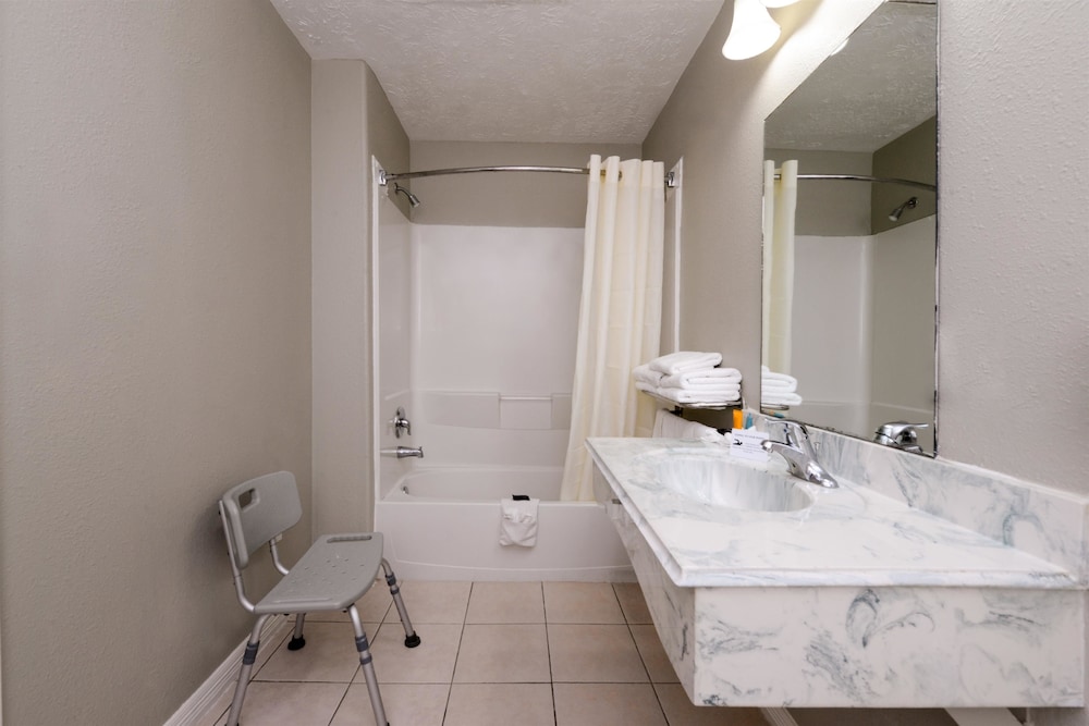 Americas Best Value Inn & Suites Waller Prairie View 15/38