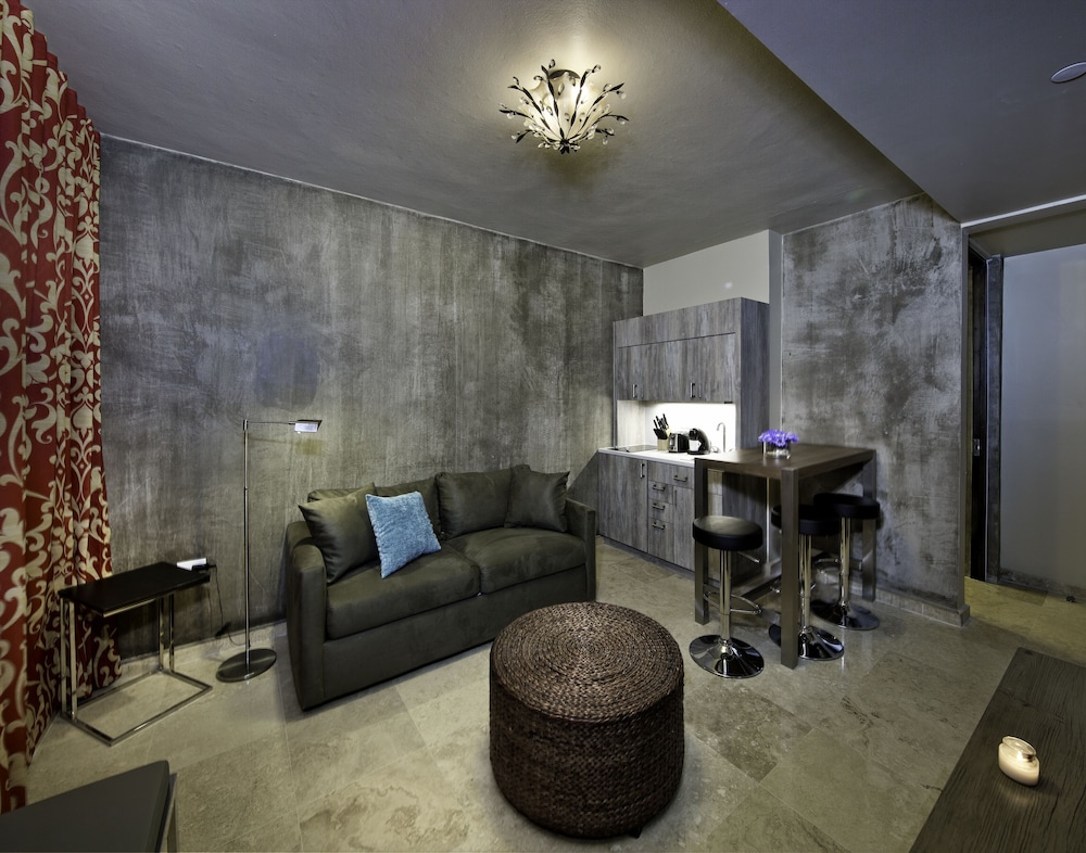 CIQALA Luxury Suites 46/75