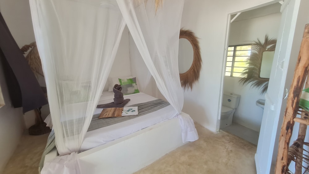 Garden Beach Bungalows 17/68