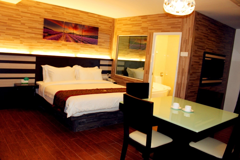 Hotel Time Nilai 19/61
