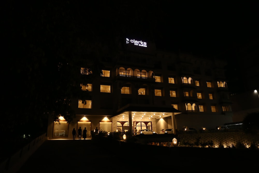 Clarks Inn Suites Raipur 1/50