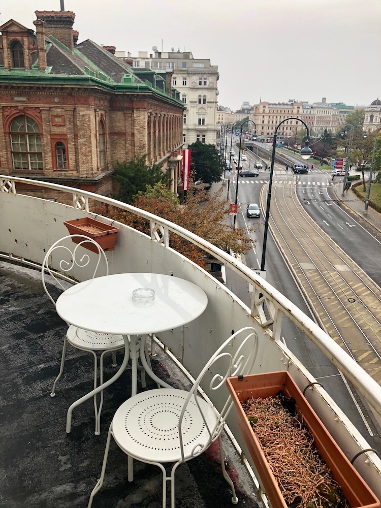 PENSION BARON AM SCHOTTENTOR HOTEL 5/50