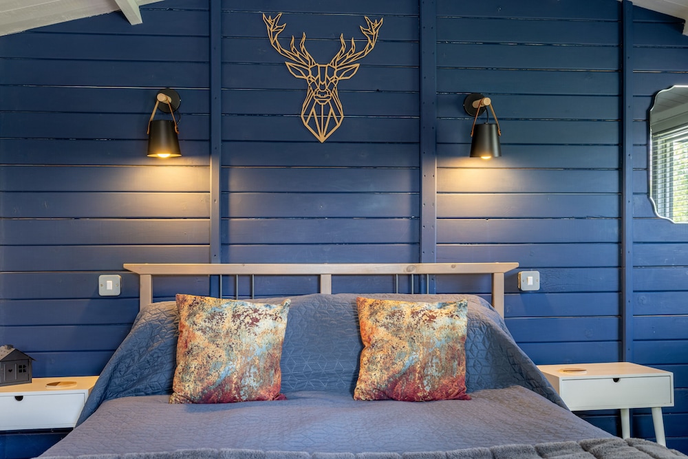 The Little Hide - Grown Up Glamping 30/50