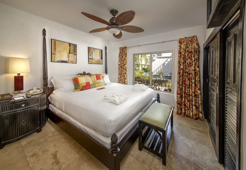 2 BEDROOMS, CONDO, RESORT VIEW