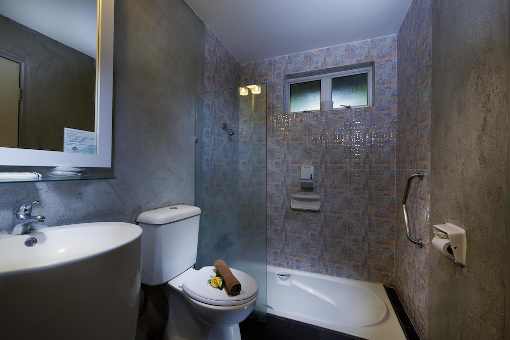 Deluxe, Chalet, King and Queen Bed, Beach Front