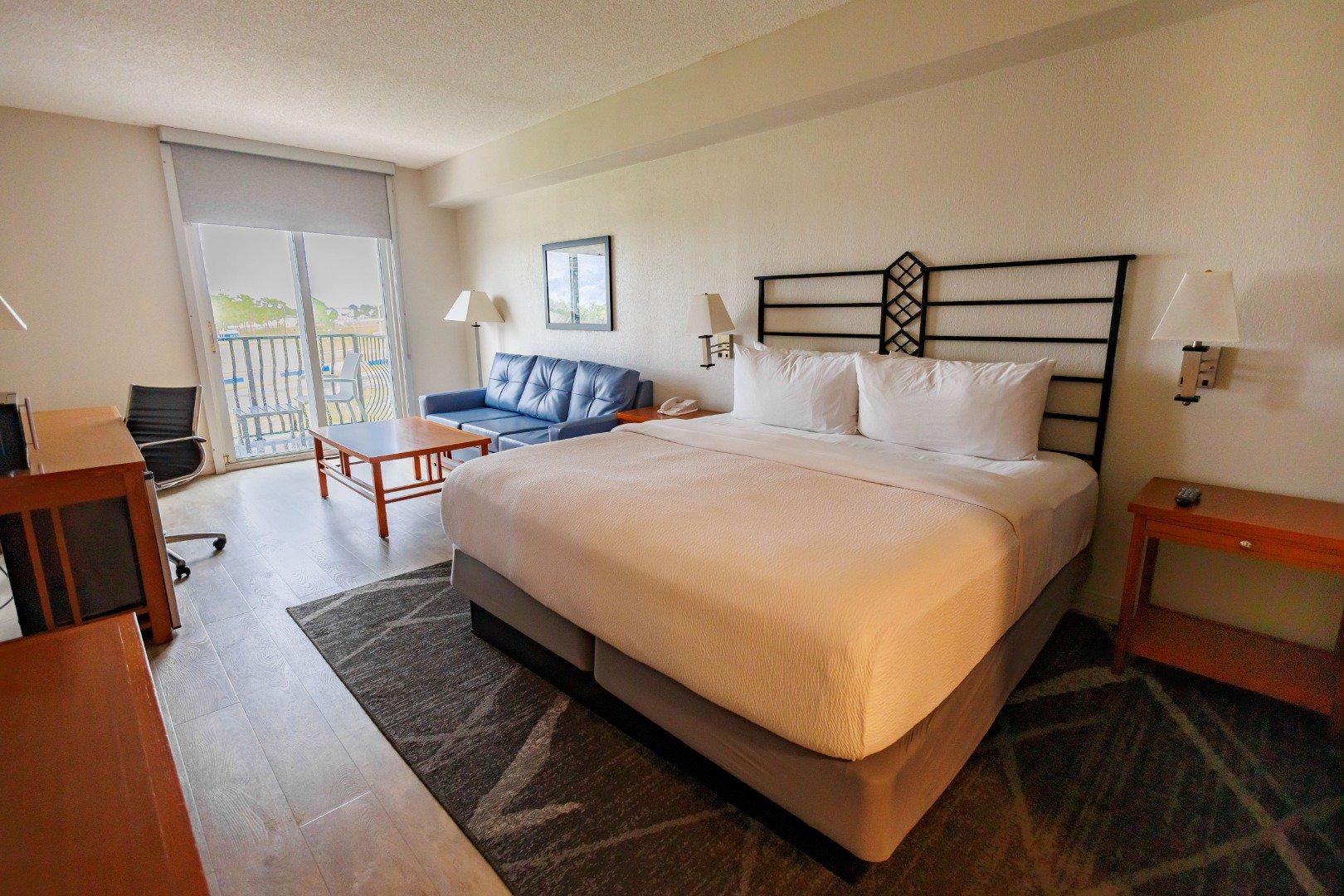 Classic, King Bed, Hairpin View, Balcony