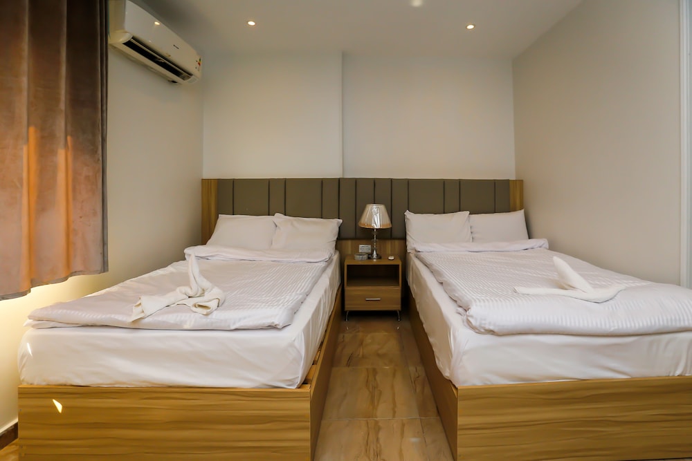 Three Giza Pyramids Inn 22/65