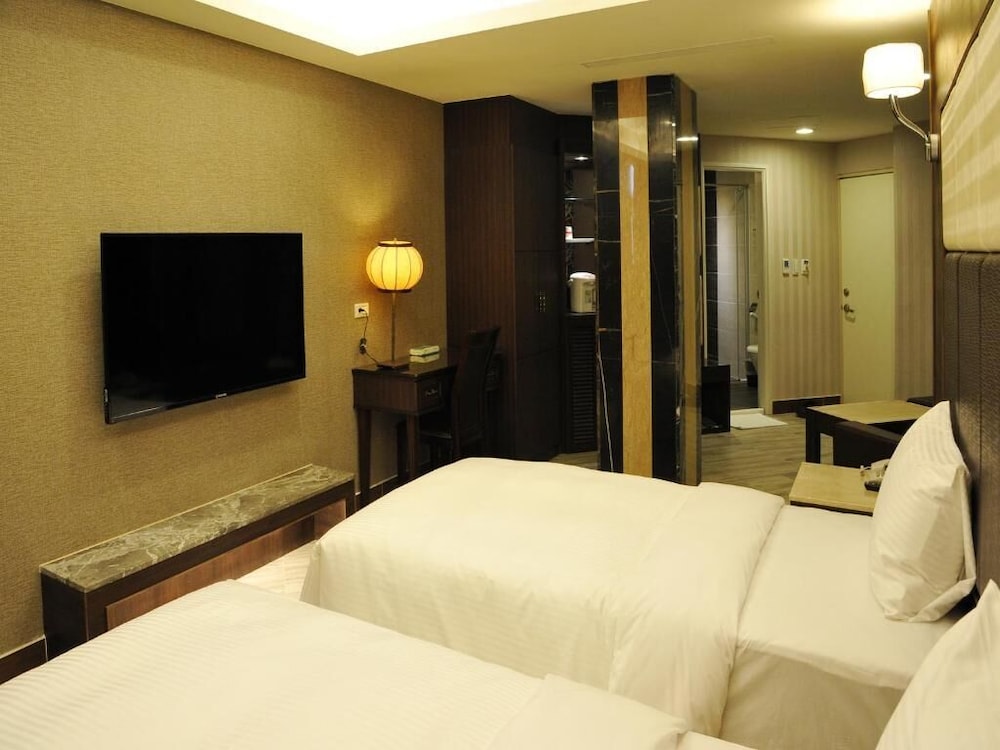 Maple Hotel 50/65