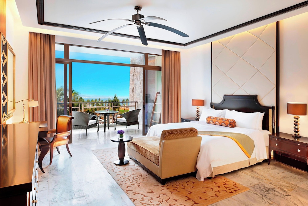 غرفة بسرير كينج بإطلالة على البحر بشرفة