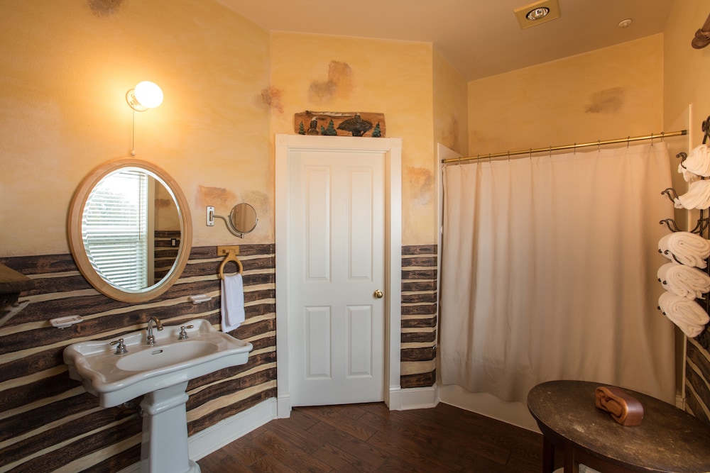 Gruene River Hotel & Retreat 24/50