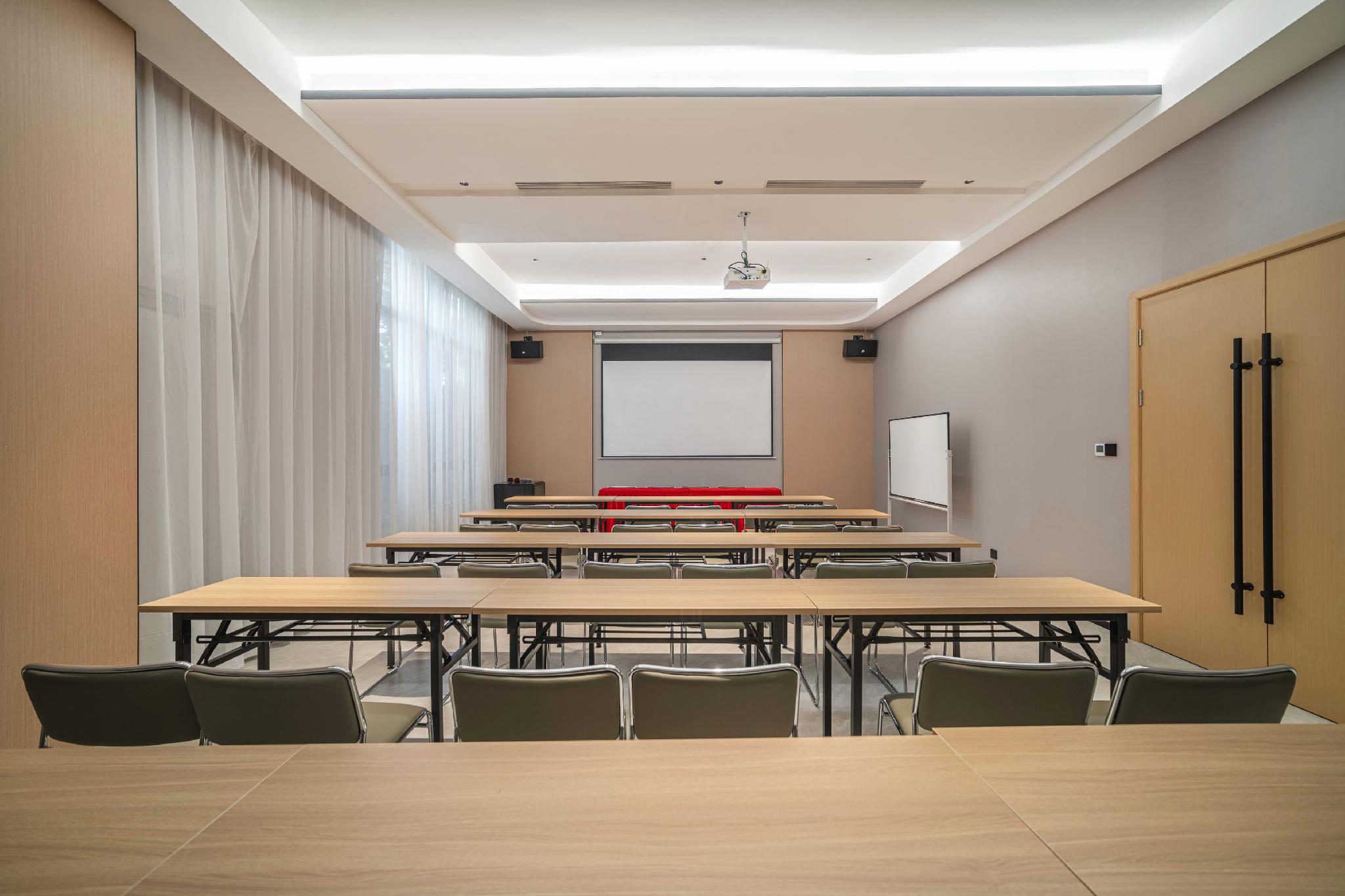 City Comfort Inn (Baoding Railway Station Store) 26/28