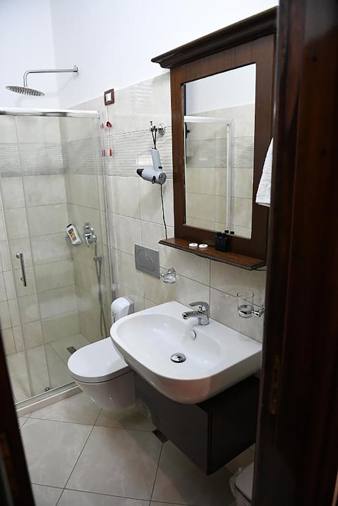 Hotel Kaceli 69/76