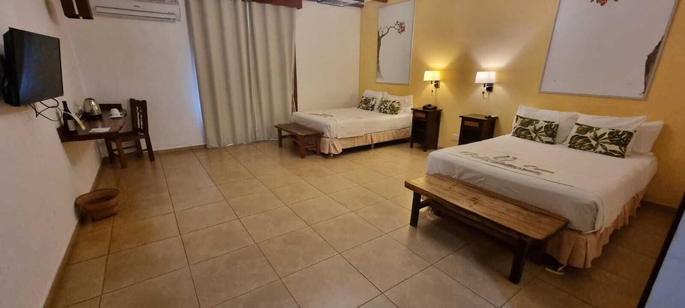 SUPERIOR, QUADRUPLE, 2 QUEEN BEDS