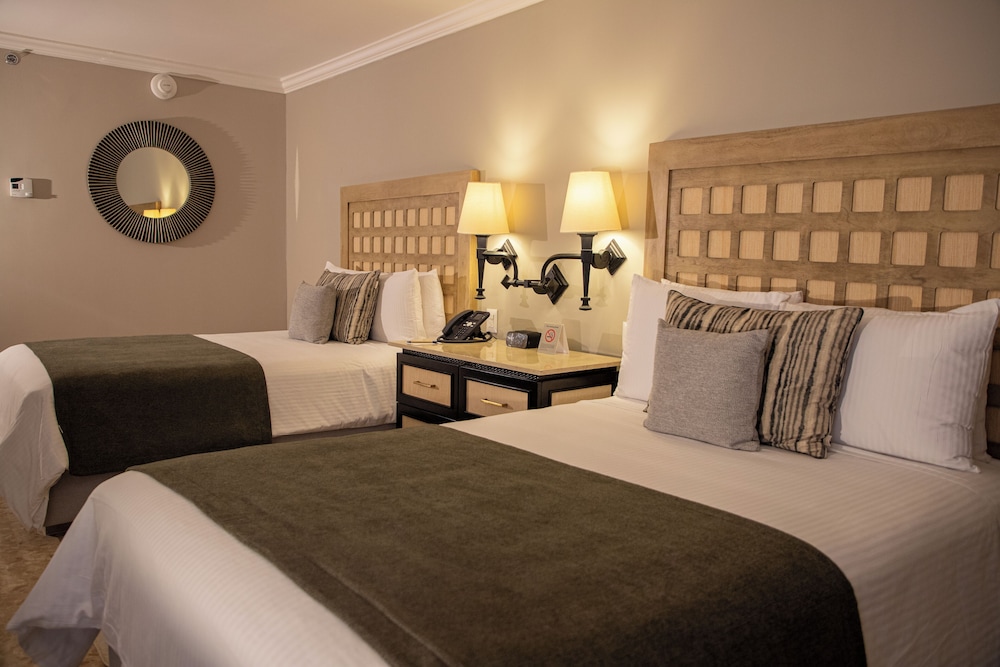 Deluxe, 2 Double Beds, Ocean View