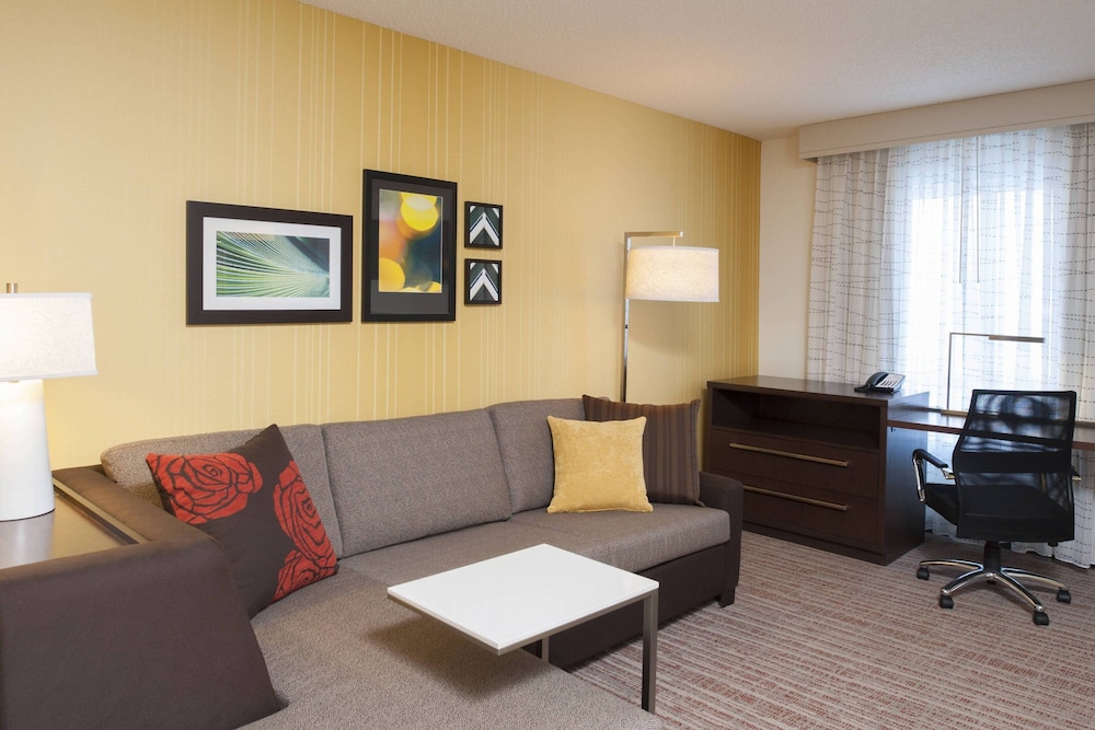 Residence Inn By Marriott Grand Rapids Airport 25/37